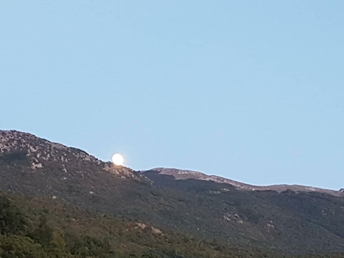 Et Larum Peštani 외부 사진